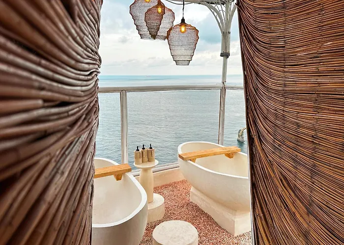 Honeymoon Sea View - Nusa Penida Villa Tanglad